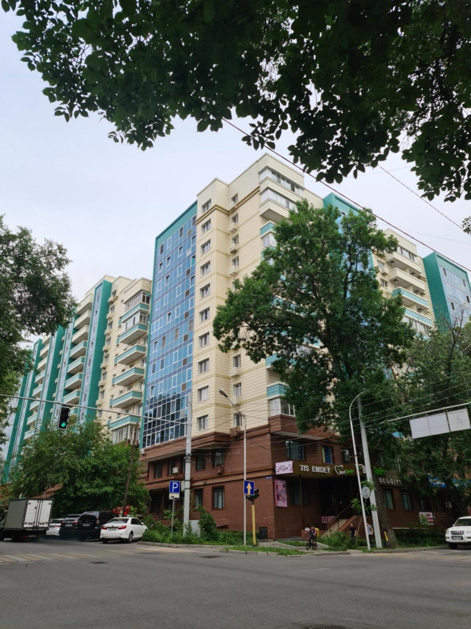 Новый Жк В Самом Центре Города 阿拉木图 外观 照片