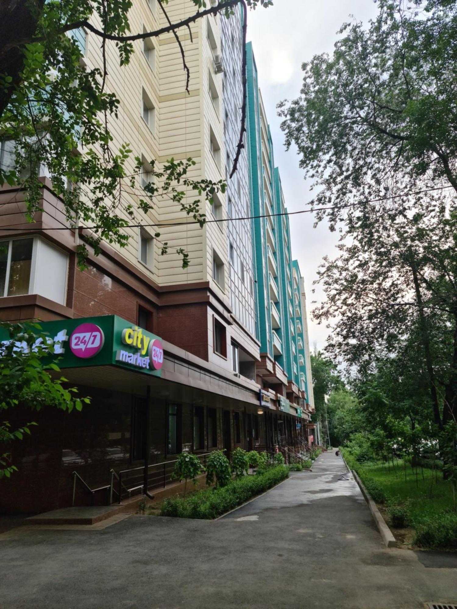Новый Жк В Самом Центре Города 阿拉木图 外观 照片